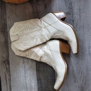 Cream cowgirl boots